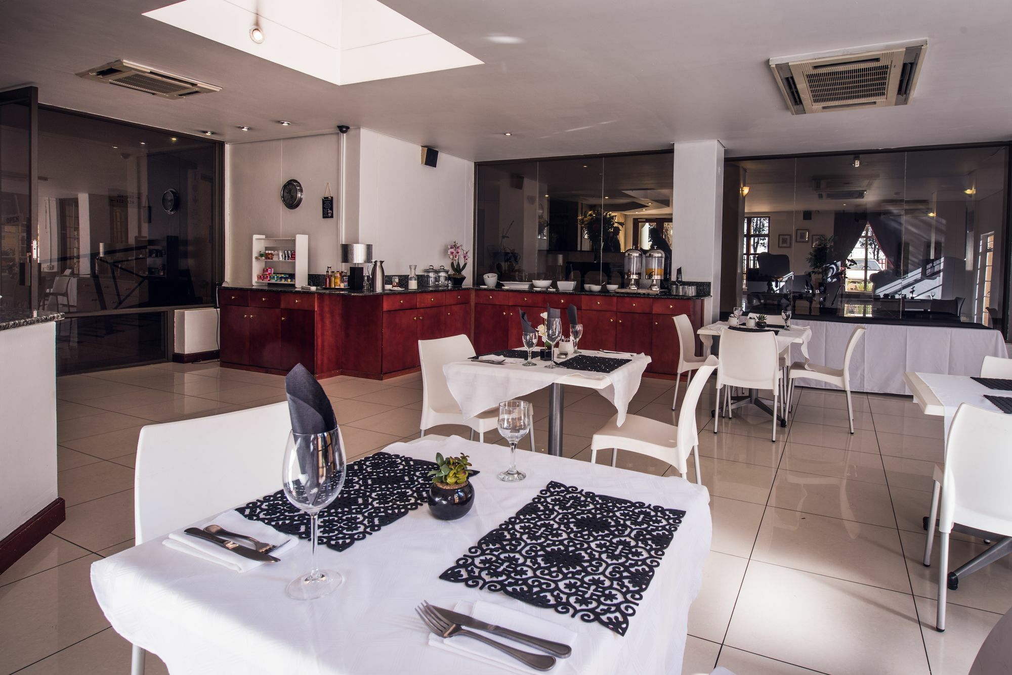 Airport Inn Executive Suites Kempton Park Eksteriør billede