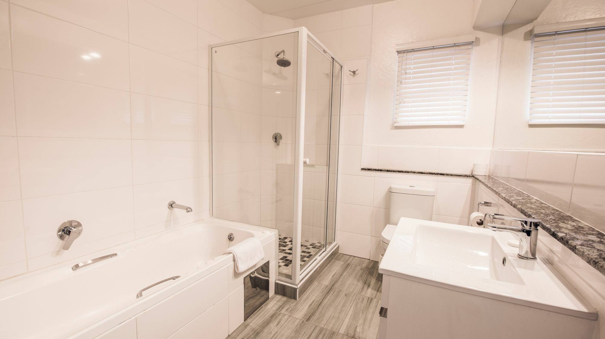 Airport Inn Executive Suites Kempton Park Eksteriør billede